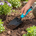 Pala plantadora Carbón - Cyrus Company, en uso para plantación y jardinería.