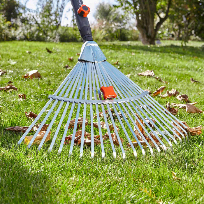 Rastrillo Metálico Ajustable Barre Hojas Combisystem - Gardena